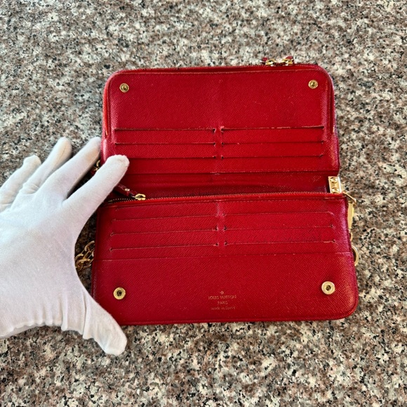 LOUIS VUITTON
Monogram Insolite Wallet converted Crossbody - Picture 7 of 17